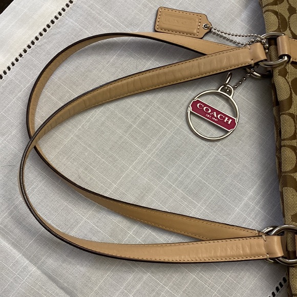 Coach hand bag. - Picture 8 of 10